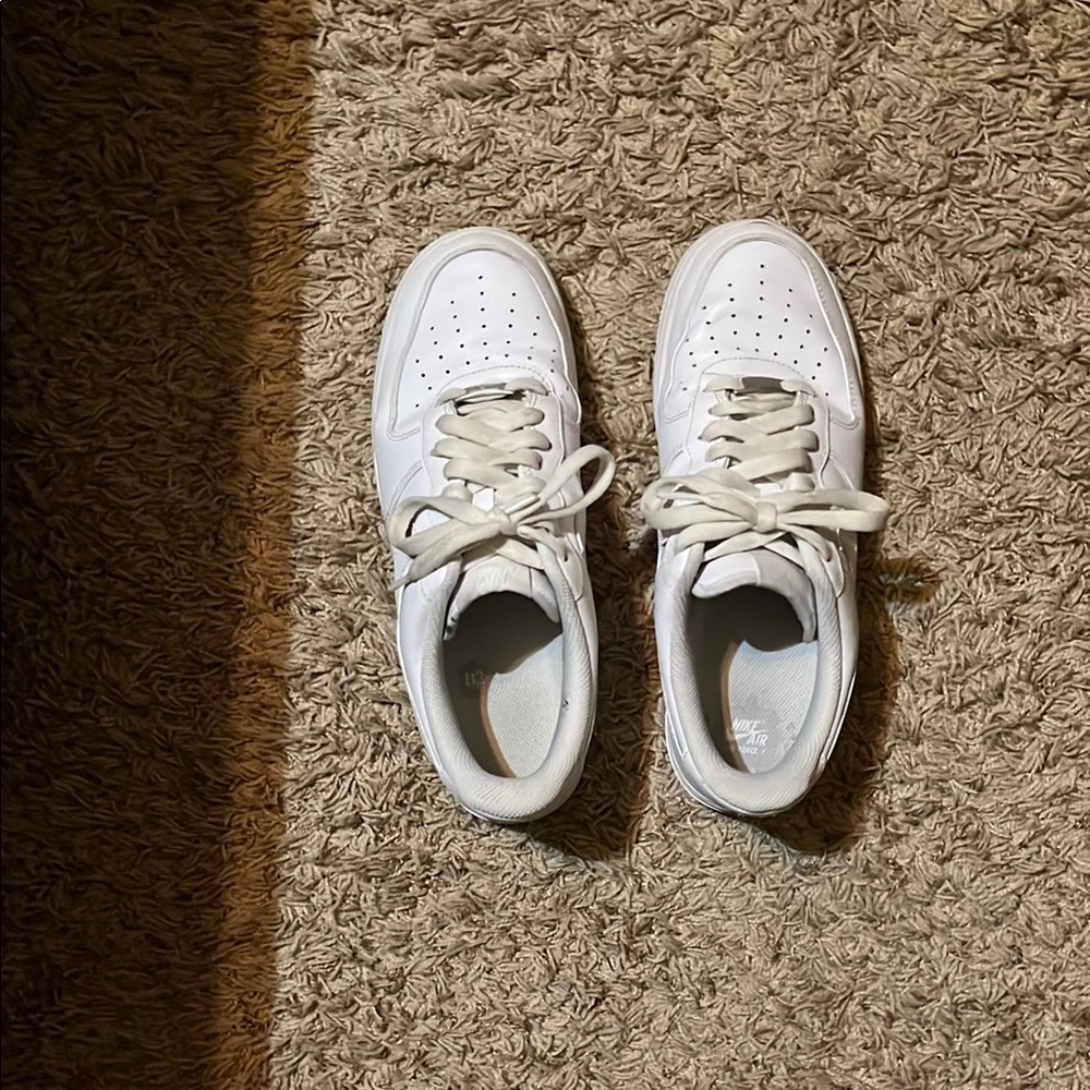 Classic White mens Sneakers